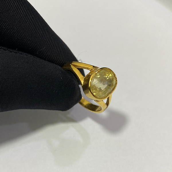 Natural Yellow Sapphire - 5.91 carats